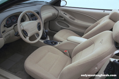2000 ford mustang interior