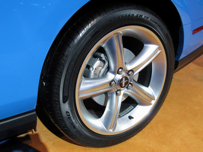 2011 ford mustang wheels